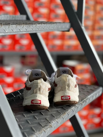 VANS VR3 NEO KNITE OFF – LUXO