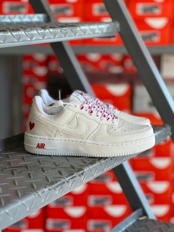 Air Force Special Edition Love Luxo